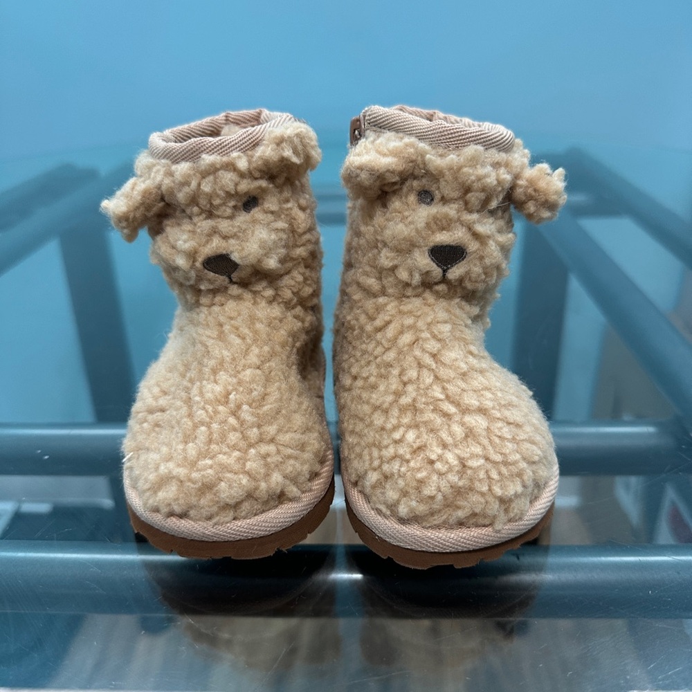 GAP Kids Tan Teddy Bear Boots